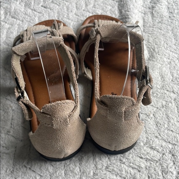 Minnetonka Fringe Suede Sandals - Tan Size 9 NWOT - Picture 4 of 8